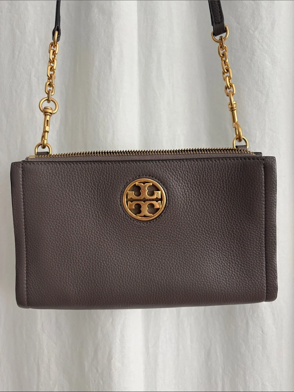 Tory Burch Pebbled Leather CarsonCrossbody in with Gold Hardware